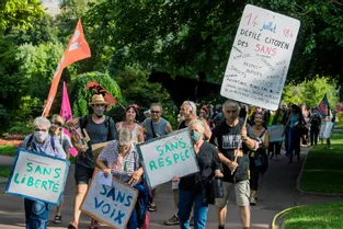 Une marche engagée et militante pour tous les "sans-" de la société à Clermont-Ferrand