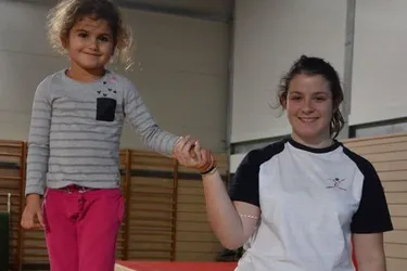 Passionnée de gym, l’adolescente s’investit à La Thiernoise comme entraîneur bénévole