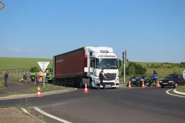 Un camion bloque la déviation de Largelier (Haute-Loire)