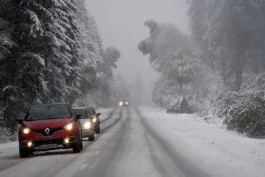 Plusieurs routes fermées ce matin dans le Puy-de-Dôme et de la neige sur l'A89