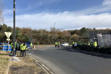 Plus de 120 "gilets jaunes" à Thiers pour le troisième samedi de mobilisation