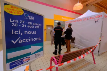 Ils se font vacciner en faisant les courses au Cora de Vichy (Allier)