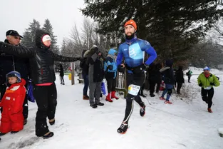 De la neige et de la sueur pour les 1.400 coureurs du trail hivernal du Sancy