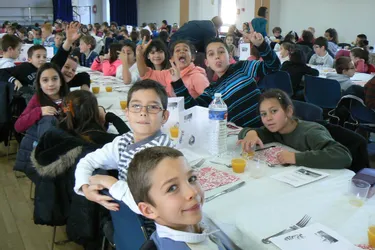 300 écoliers invités au repas de Noël par la municipalité