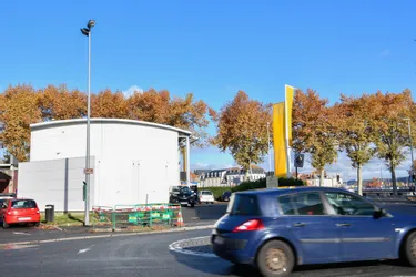 À Montluçon, un jardin va voir le jour avec un garage automobile en plein milieu
