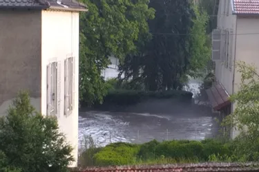 Un violent orage de grêle et des trombes d'eau, sur la commune d'Ambert (Puy-de-Dôme)