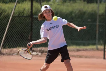 Thibaut Mouzat, le jeune Issoirien qui jongle entre tennis et volley-ball