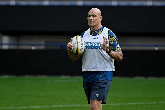 Castres - ASM : "un moment particulier" pour l'entraîneur clermontois Siaki Tukino, à la fois adversaire et père de famille - La Montagne