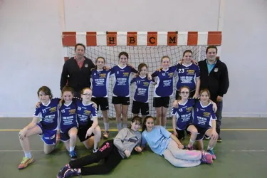 Les jeunes handballeuses championnes du Cantal
