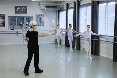 Comment les écoles de danse et de musique ont-elles adapté leurs emplois du temps au couvre-feu à Montluçon (Allier) ?