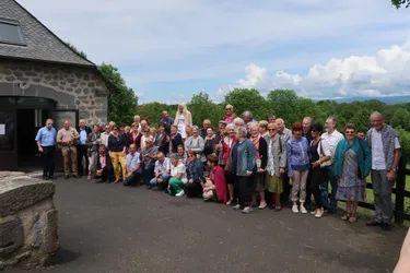 L'Occitane, groupe folklorique d'Aurillac, a visité la Maison de la cabrette dans l'Aveyron