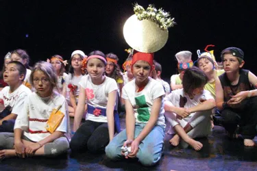 Les écoliers ont profité d’une ouverture culturelle pour découvrir le monde de la danse