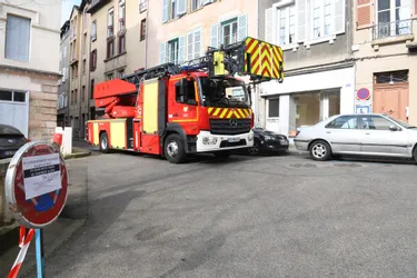 Pourquoi la grande échelle des pompiers était-elle rue de la Barrière, ce vendredi matin, à Tulle (Corrèze) ?