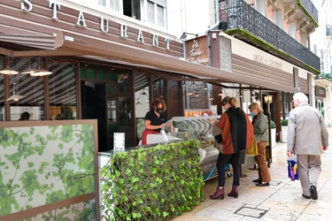 Dans l'attente d'une réouverture, de nouveaux restaurants de Vichy (Allier) se mettent à la vente à emporter