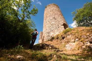 On a testé la randonnée autour du château de l'Ours de Sainte-Thérence (Allier)