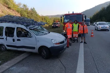 La voiture fait des tonneaux sur la RN 88 (Haute-Loire) : un homme de 25 ans grièvement blessé