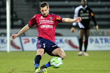 Le Clermont Foot sombre encore à domicile face à Arles-Avignon (2-4)