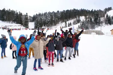 Ski : seize enfants mahorais ont découvert la station du Lioran