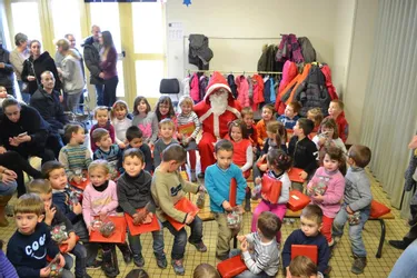 Le Père Noël à l'école maternelle