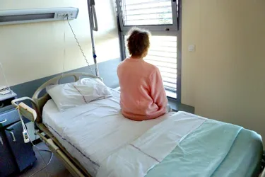 Solitude à l'hôpital : "Etre malade en période de crise sanitaire, c'est la double peine", pour Estelle maman de trois enfants dans le Puy-de-Dôme