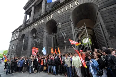 Rythmes scolaires: Serge Godard écrit aux trois syndicats