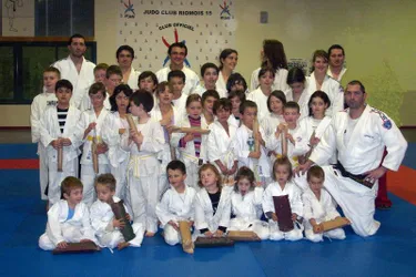 Entraînement collectif pour les judokas