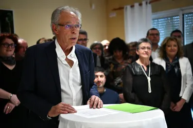 Le maire sortant de Saint-Pantaléon-de-Larche (Corrèze), Alain Lapacherie, réélu