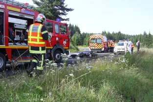 Un motard de 27 ans tué dans une collision avec un camion à Fournols (Puy-de-Dôme)