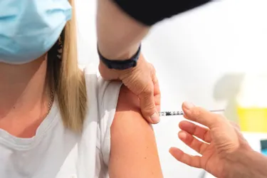 Plus de 7.500 doses de vaccin injectées au centre d'Ambert (Puy-de-Dôme) depuis janvier