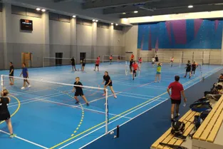 Le club de badminton de retour au volant