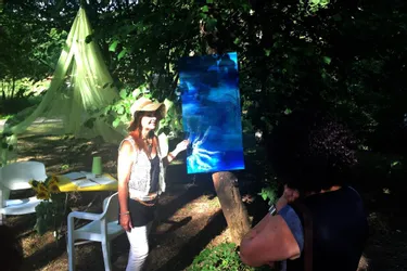 Trois artistes exposent sous les arbres