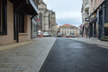 La réouverture de la place Saint-Jean à Ambert marque la fin de la première phase de travaux