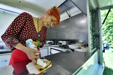 Isabelle Chipeau s'arrache d'une extrême précarité en lançant un food truck de crêpes à Brive