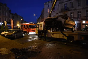 Un véhicule prend feu dans le centre-ville d'Issoire ce lundi soir