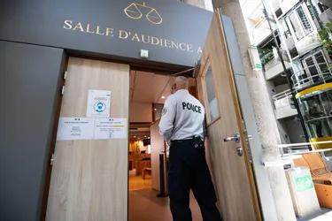 Condamné pour s'être violemment rebellé contre des policiers, à Clermont-Ferrand : "Une furie absolue"