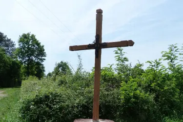 La vieille croix a été remplacée