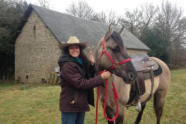 Deborah Boivert élève des chevaux venus des Etats-Unis près de Saint-Setiers
