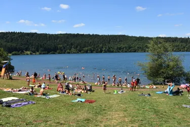 Faute de surveillant, la baignade suspendue au lac du Bouchet (Haute-Loire)