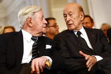 Valéry Giscard d'Estaing salue Helmut Schmidt, "meilleur chancelier" allemand depuis Adenauer