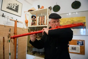Collectionneur de flûtes du monde entier, un retraité allemand leur a créé un musée à Saint-Honoré-les-Bains