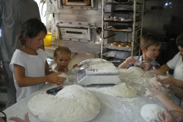 Un atelier de fabrication du pain