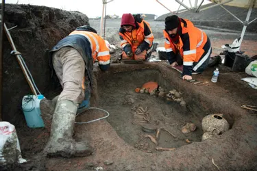 Une sépulture d'enfant du Ier siècle découverte sous l'aéroport de Clermont-Ferrand Auvergne