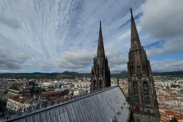 Sur les toits de la cathédrale de Clermont, vous n'y monterez pas !
