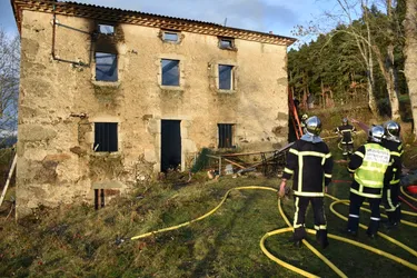 Une maison détruite par les flammes à Saint-Didier-sur-Doulon (Haute-Loire)