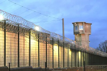 Les surveillants pénitentiaires ont bloqué les prisons ce jeudi à Moulins et à Riom