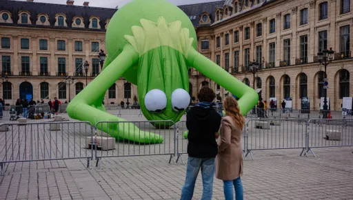 plug anale place vendôme VIDEO. Le créateur de 