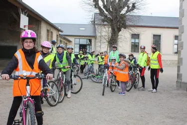 Les écoliers délaissent le car pour le vélo