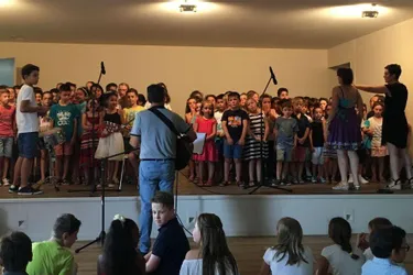 L’école élémentaire a présenté sa chorale