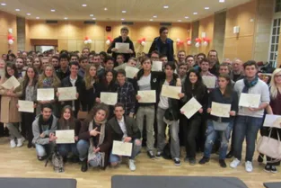 180 élèves de Jean-Monnet ont reçu le précieux sésame