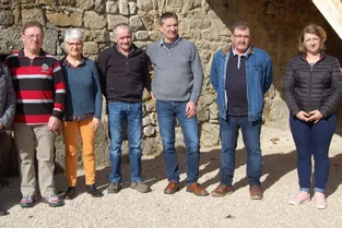 Roland Galtier et son équipe candidats du Vivre ensemble à Charraix (Haute-Loire)